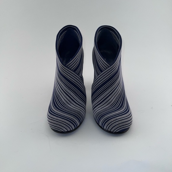 *Like New* United Nude Fold Hi Elastic Ankle Booties in Navy/White, Size 38/8 - Picture 5 of 6